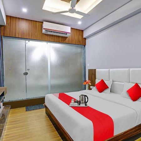 Hotel O Max Surat Zewnętrze zdjęcie