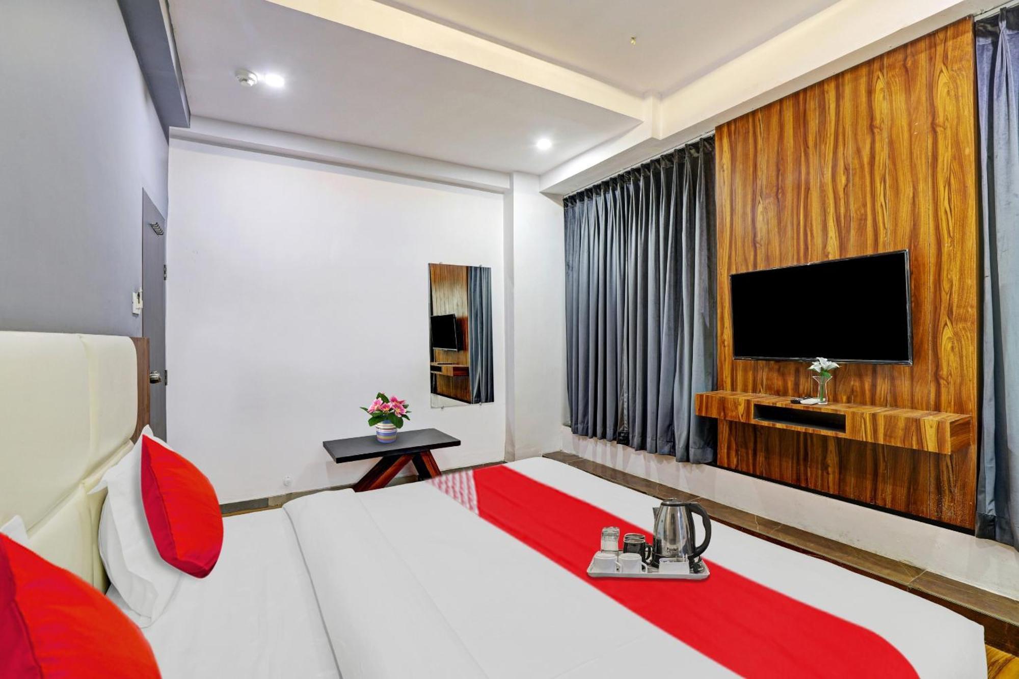 Hotel O Max Surat Zewnętrze zdjęcie
