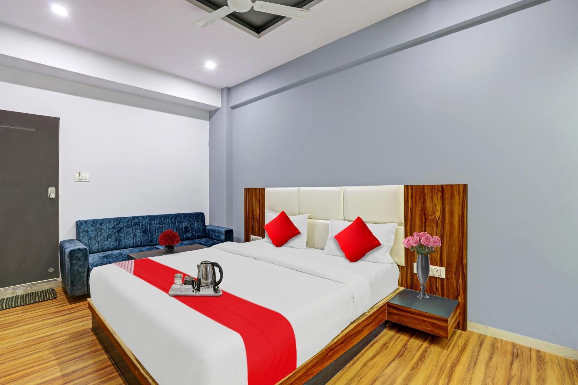 Hotel O Max Surat Zewnętrze zdjęcie