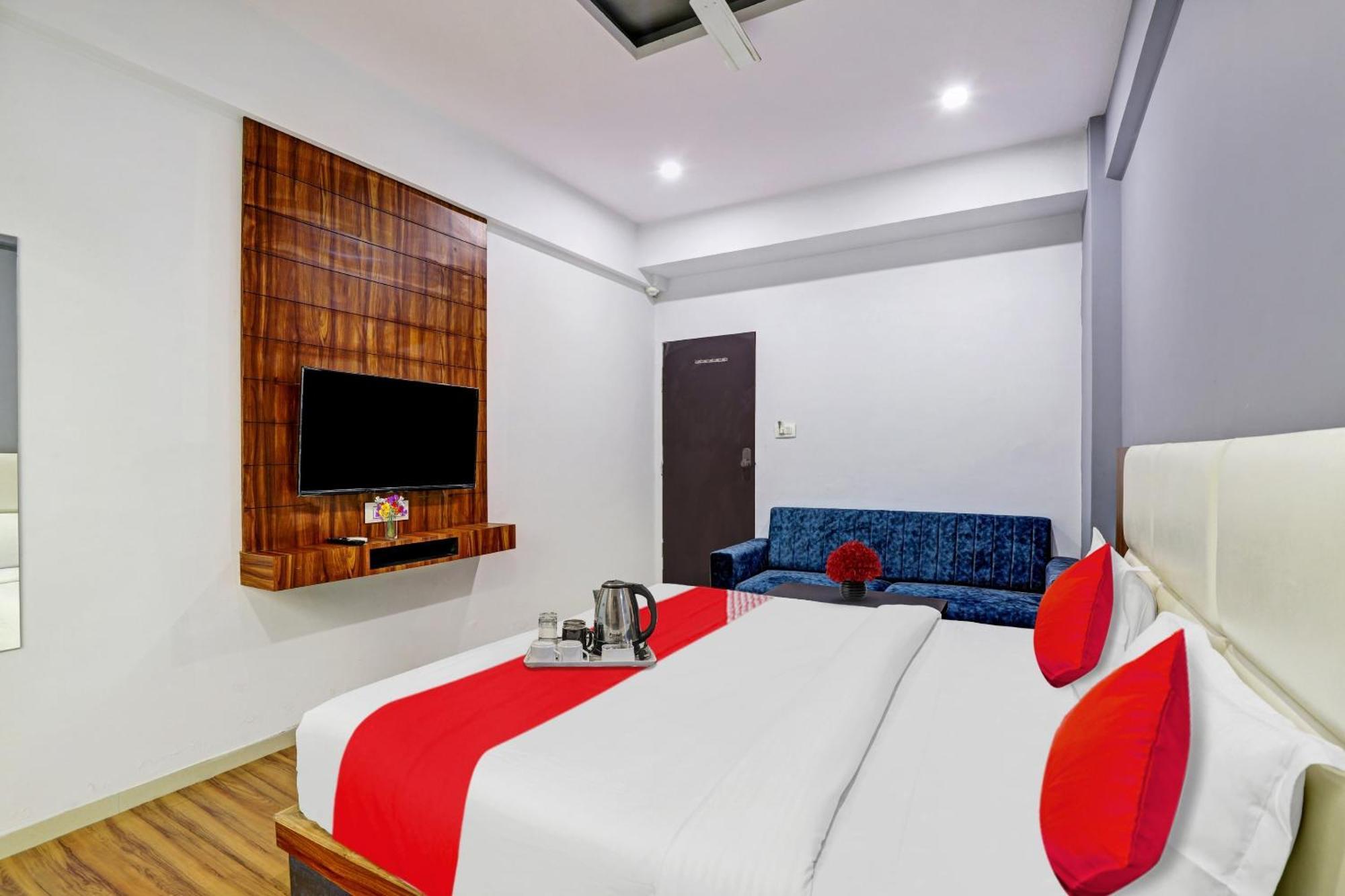 Hotel O Max Surat Zewnętrze zdjęcie